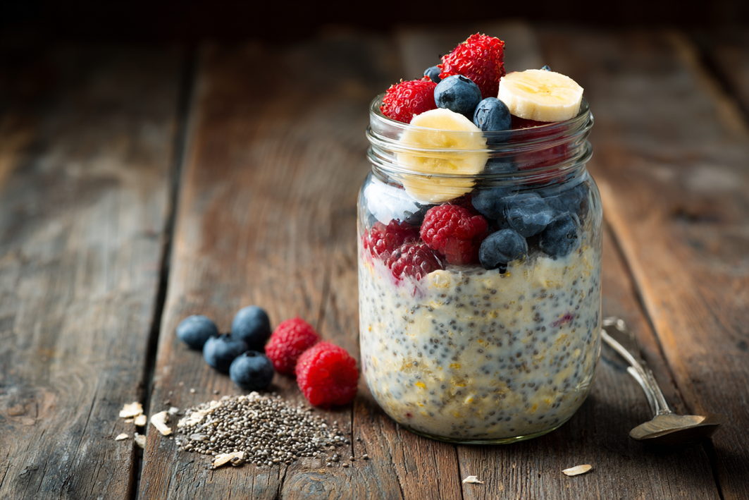 Healthy Overnight Oats with Fruit – Easy & Nutritious