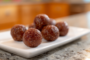 6-Ingredient No-Bake Energy Bites (6 Flavors)