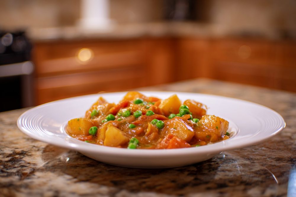 Creamy Coconut Potato & Pea Curry: Your One-Pot Vegan Comfort