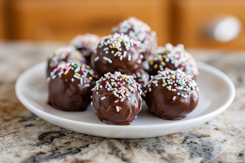 Decadent No-Bake Brownie Batter Protein Bites: The Ultimate Healthy Treat!