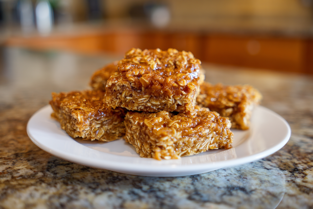 Homemade Chewy Apple Cinnamon Oatmeal Bars: Your New Favorite Grab-and-Go Treat