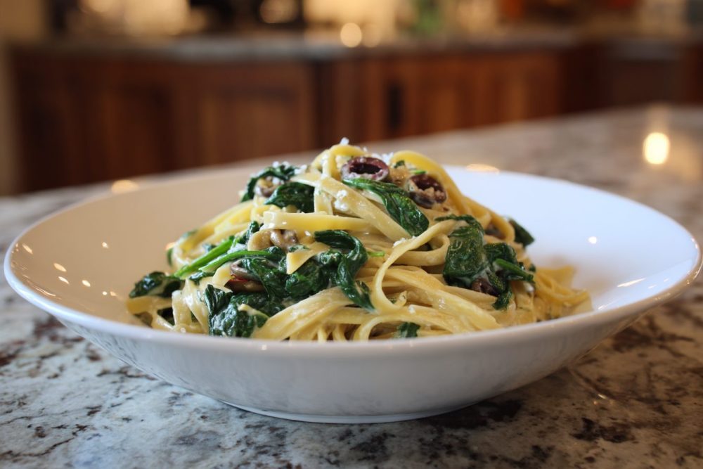 Mediterranean Fettuccine with Spinach & Olives: A Zesty Delight