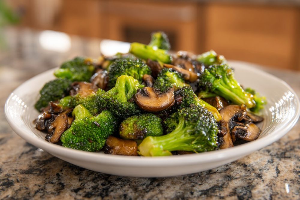 Speedy Vegan Broccoli & Mushroom Stir-Fry: Your 20-Minute Weeknight Win!