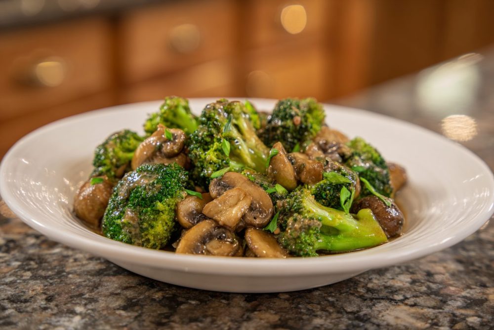 Speedy Vegan Broccoli & Mushroom Stir-Fry: Your 20-Minute Weeknight Win!