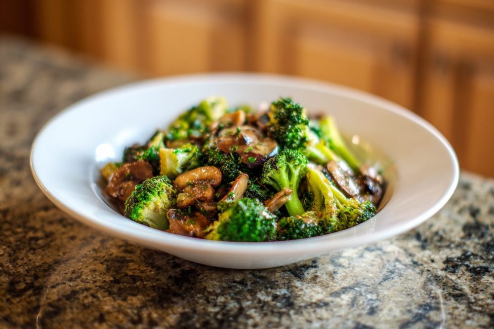 Speedy Vegan Broccoli & Mushroom Stir-Fry: Your 20-Minute Weeknight Win!