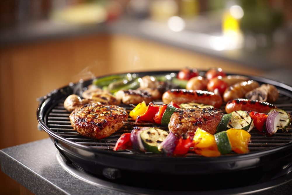 The Ultimate Mixed Grill: Sizzling Meats & Veggies on the BBQ