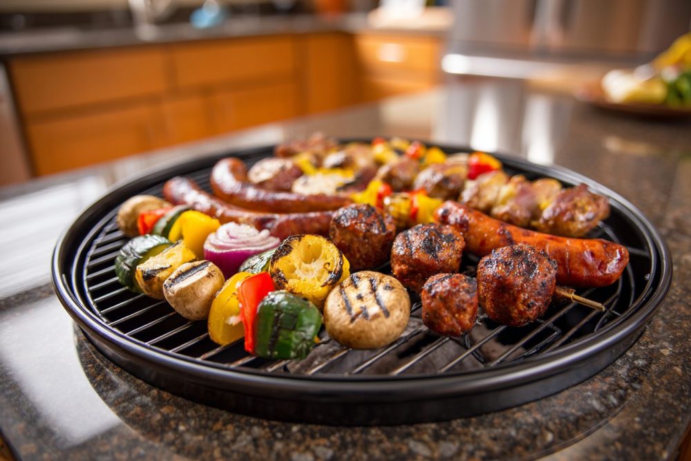 The Ultimate Mixed Grill: Sizzling Meats & Veggies on the BBQ
