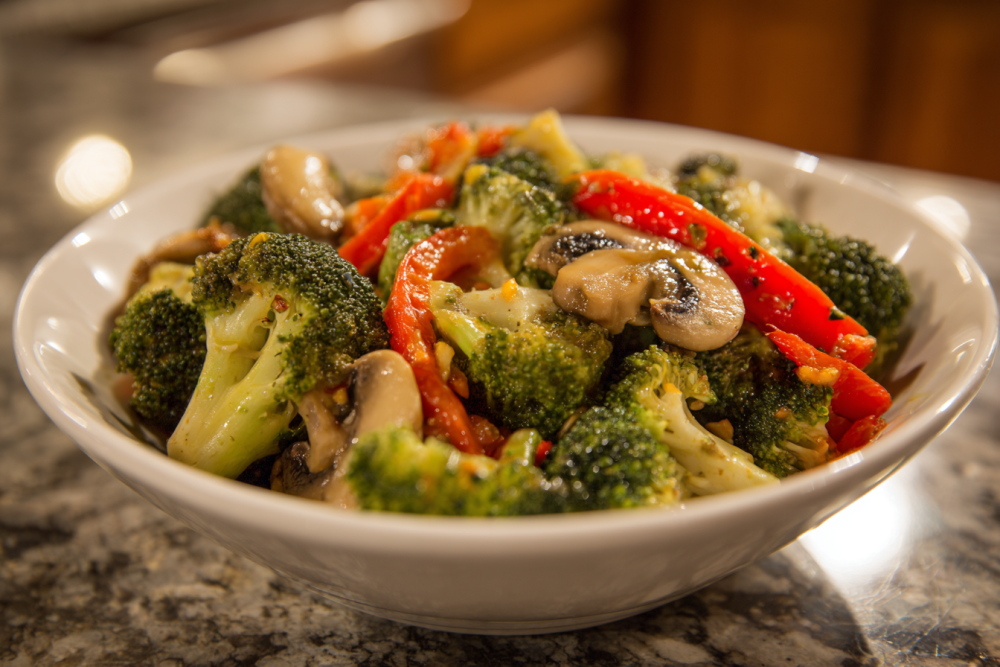 Vibrant Veggie Bowl: Your Go-To Broccoli, Peppers, and Mushroom Recipe for Speedy Suppers