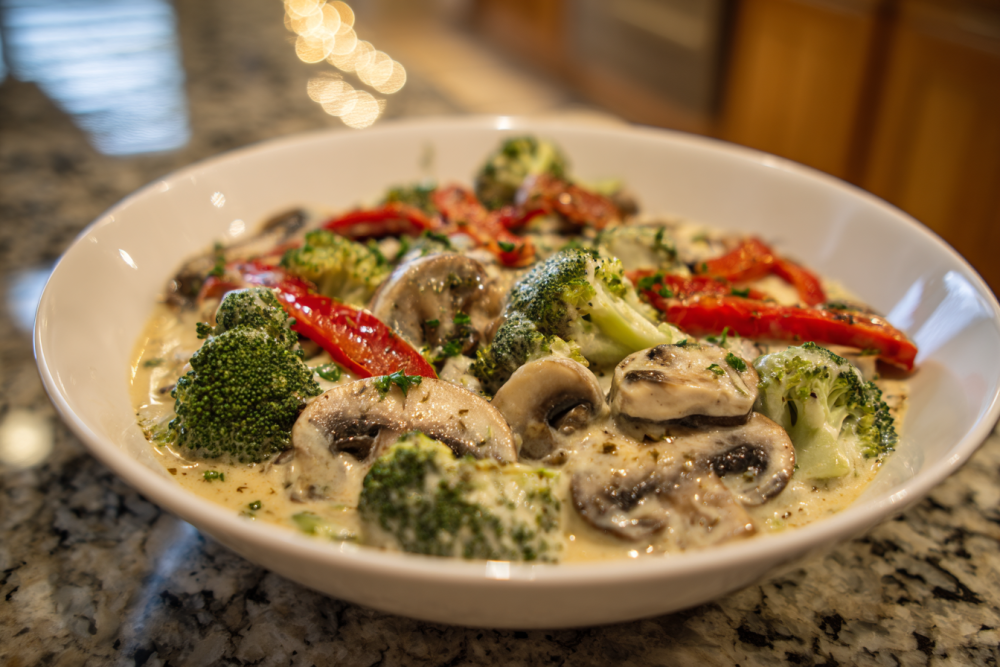 Vibrant Veggie Bowl: Your Go-To Broccoli, Peppers, and Mushroom Recipe for Speedy Suppers