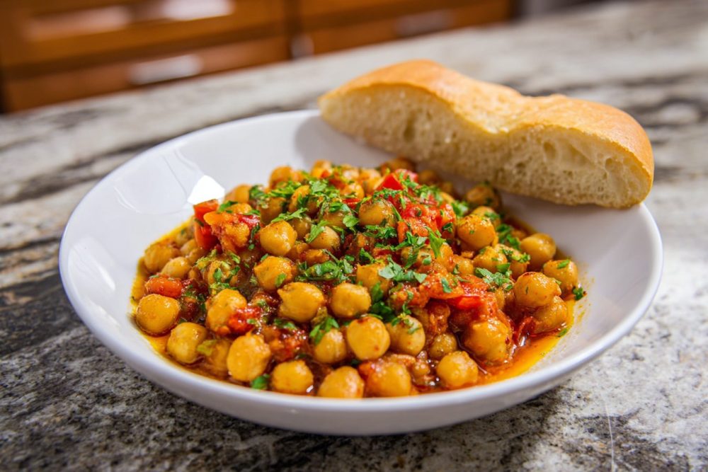Warm Skillet Chickpeas with Crusty Bread: A Weeknight Wonder